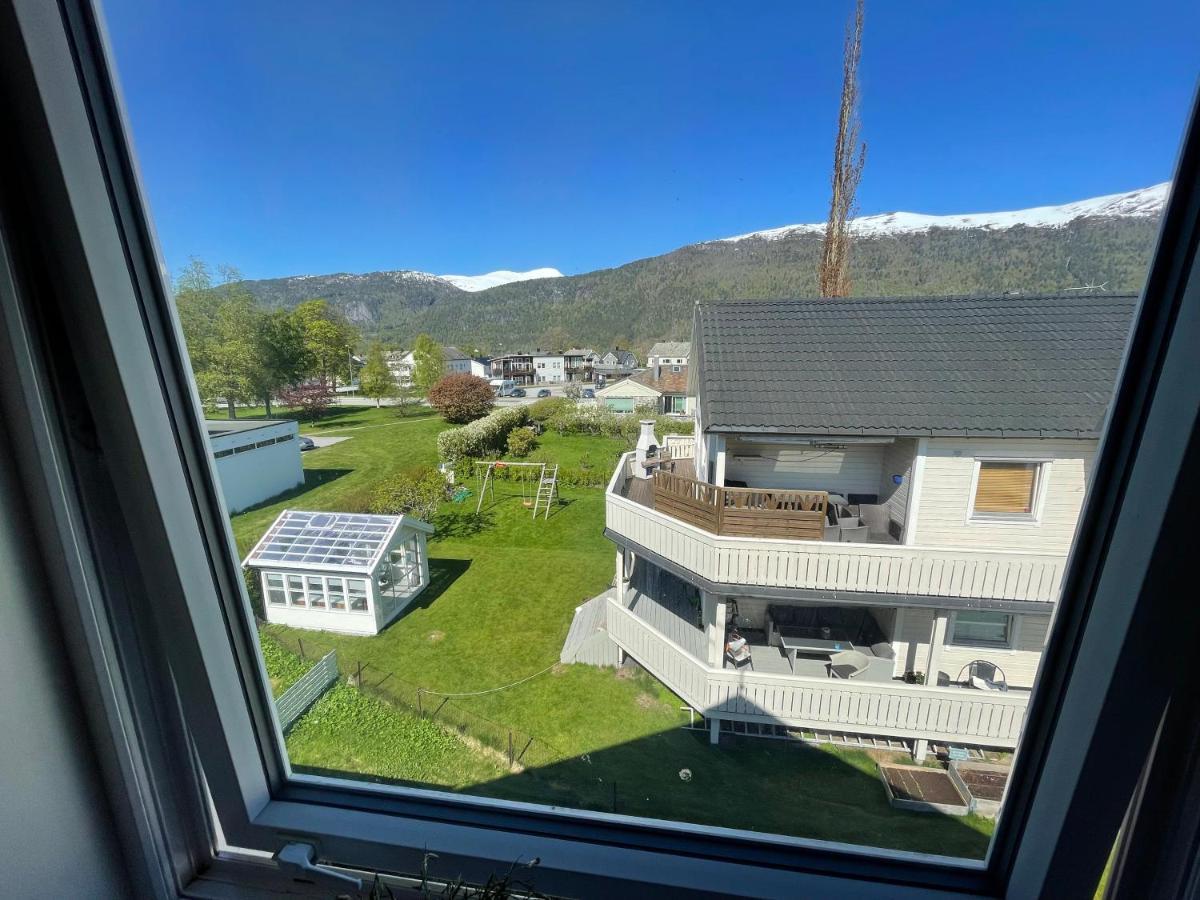Andalsnes Apartments - Loft With Private Bathroom エクステリア 写真
